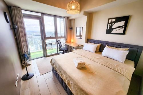 Travellers Haven 3br BGC, Bathtub, XBOX, 200mbps