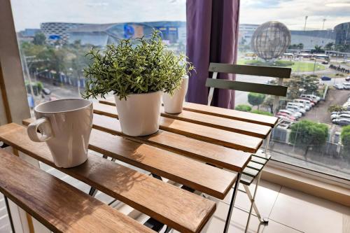 Spacious 2br 110sqm, near MOA, PS4, Printer