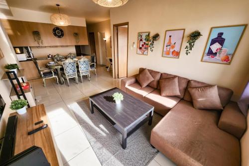 Spacious 2br 110sqm, near MOA, PS4, Printer