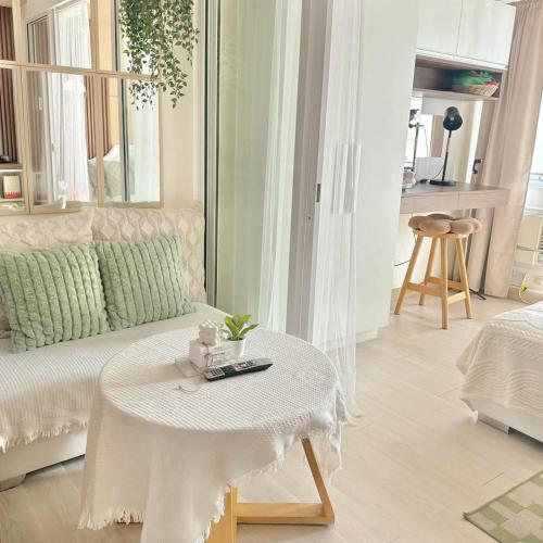 Rio West Tower - Azure Urban Resort Residences