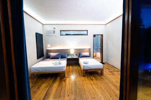 Angeles Hut Fishermans Wharf