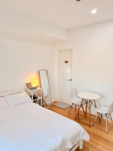 Studio Unit Staycation near Rockwell Mandaluyong FREE Pool Access