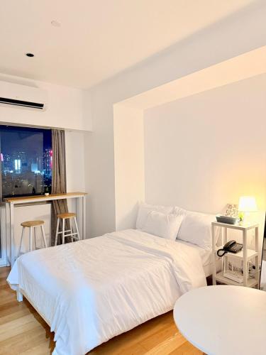 Studio Unit Staycation near Rockwell Mandaluyong FREE Pool Access