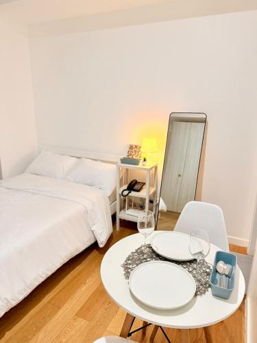 Studio Unit Staycation near Rockwell Mandaluyong FREE Pool Access