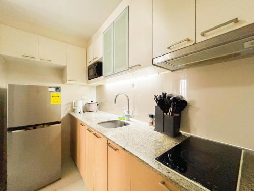 Modern 1BR w Exclusive Pool Access