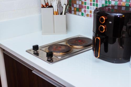 Serene City Stay Trendy Cozy Makati Condo Fun Swim Gym Netflix 4047