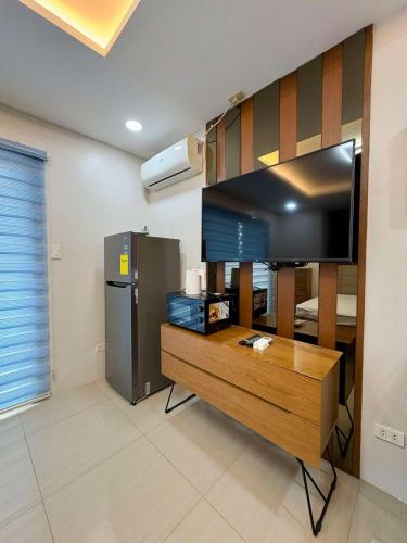 Sheryll Escapes - Angelic Premiere studio with balcony WiFi & Housekeeping