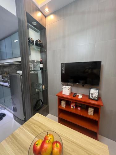 Staycation Near SM North Edsa l with 100 MBPS WiFi