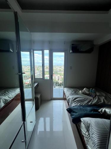 Staycation Near SM North Edsa l with 100 MBPS WiFi