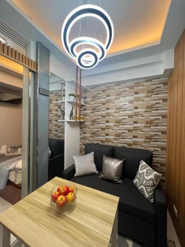 Staycation Near SM North Edsa l with 100 MBPS WiFi