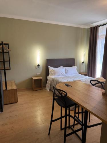 Manhattan Room & Suite