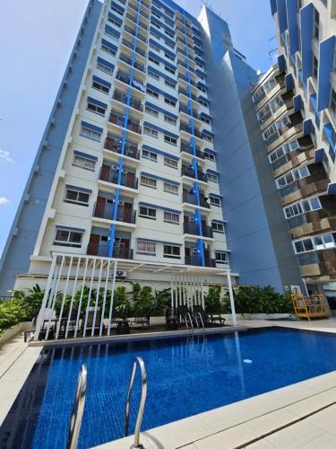 Elegant Studio with balcony unit 625 - 6th floor - near Ateneo De Cebu - High speed internet - Northwoods Place