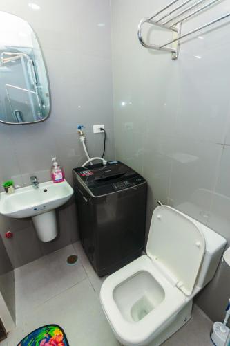 Urban Hideaway Cozy Makati Giggles Swim Gym Park Laugh Eat 3352