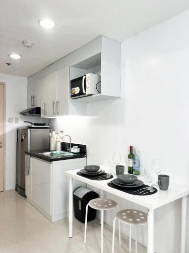 Business Studio in Salcedo Village Makati