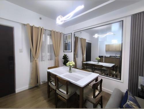 Comfy and Modernly Decorated 2 Bedroom Unit with free Parking