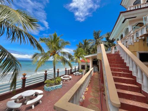 Casa Royal Beach Front