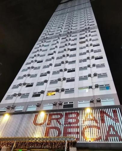 Jam Red Doorzzz Condotel Mandaluyong