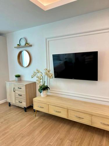 Aesthetic Studio Unit in Abreeza with parking