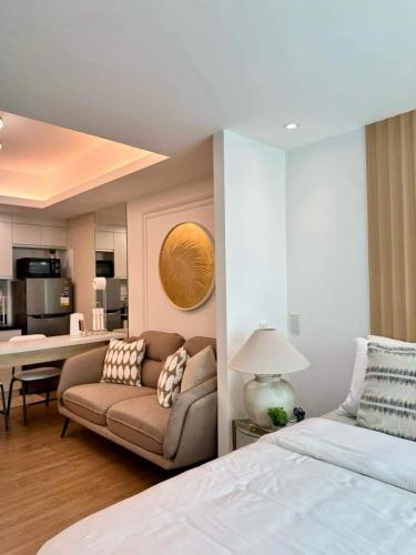 Aesthetic Studio Unit in Abreeza with parking