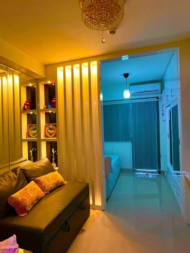 Overnight @ Shakhbot's