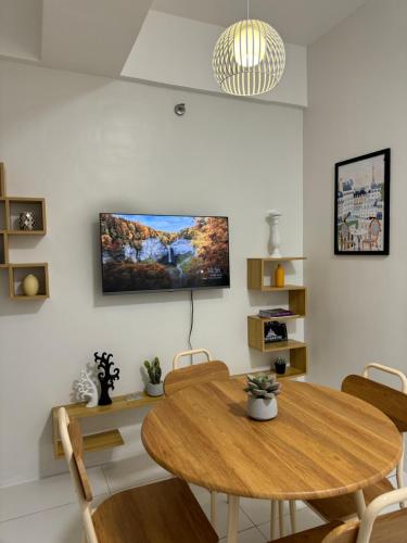 SM Naga City 2BR River view Balcony with Fiber Internet