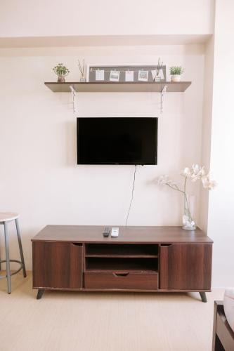 A Dreamy Escape for Three