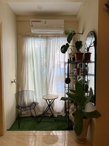 Centrally Located Affordable Apartment with Kitchen