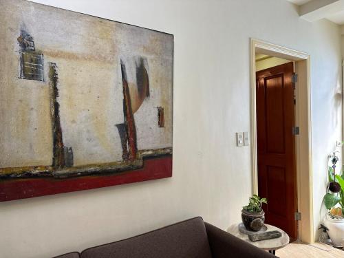 Centrally Located Affordable Apartment with Kitchen