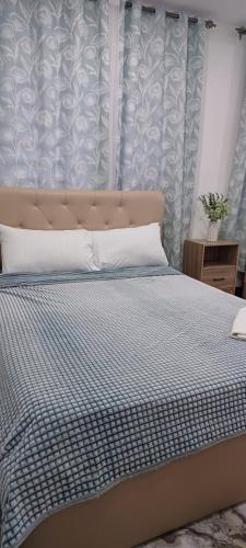 B Mary's Staycation in Tanza CAVITE Condo Type with balcony 2 person
