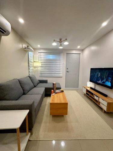 Cozy 2BR Staycation Deca Talomo near Toril & Puan