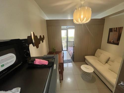 Shore 2 Beds with Balcony&fast Wifi TV 4 Pax MOA complex 834