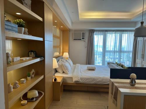 Amazing Sunrise Venice Grand Canal Balcony, Xbox Series X console with Game Pass Ultimate, FREE coffee, Pool, Gym & Sauna, 5 mins to BGC