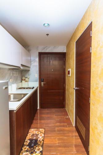 City of Dreams Luxury Makati 5637 Swim Gym Netflix Superfast Surfing