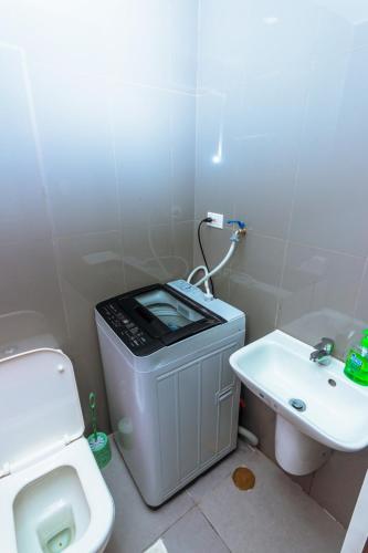 City of Dreams Luxury Makati 5637 Swim Gym Netflix Superfast Surfing