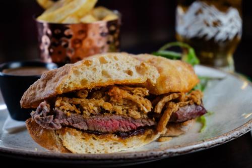 Lakeside Manor Hotel