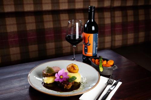 Lakeside Manor Hotel