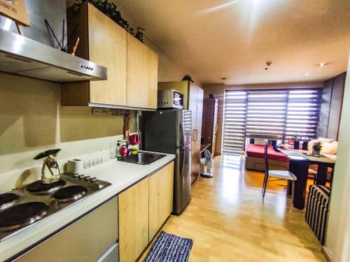 Cozy Apartment on the 56th Floor with balcony and great view FREE use of pools sauna and sunbathing