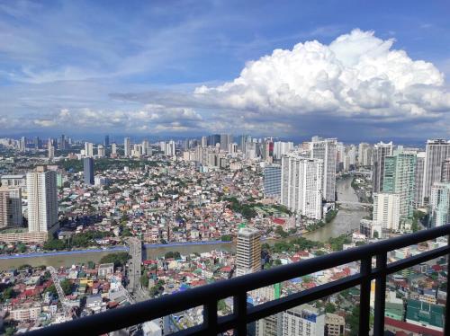 Cozy Apartment on the 56th Floor with balcony and great view FREE use of pools sauna and sunbathing