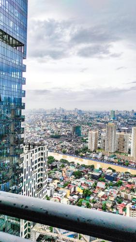 Cozy Apartment on the 56th Floor with balcony and great view FREE use of pools sauna and sunbathing