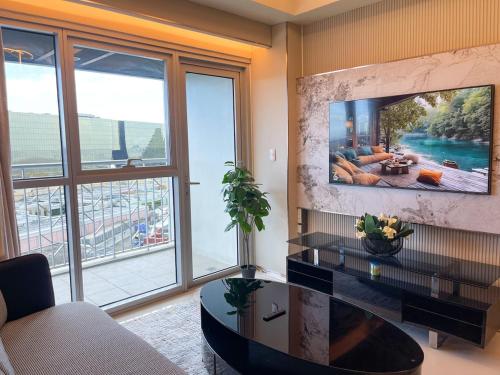 Spacious 1BR near Airport across Okada, Solaire