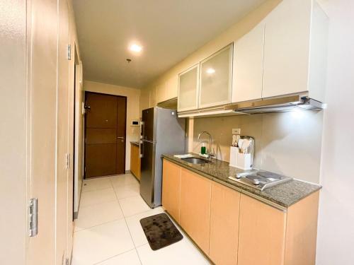 Chillhive Condo In Bgc Near Uptown Mall #ournw17a