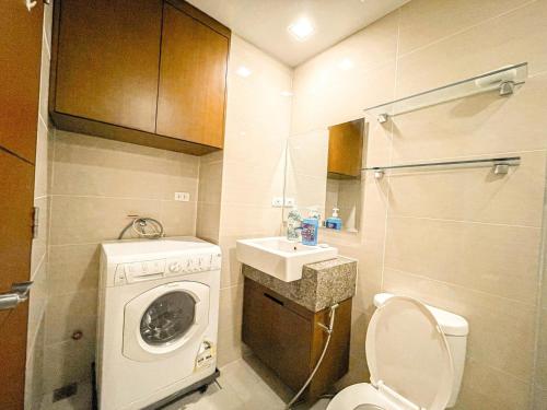 BGC 1BR Condo Steps from Grand Hyatt #ournw18l