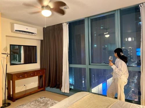 Luxury Bgc Condo At Uptown Area #oursw21e