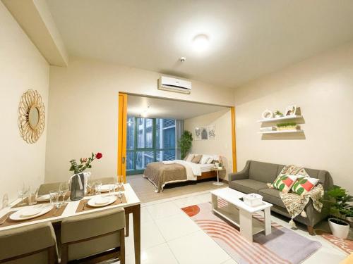 Bgc Staycation Across Uptown Mall #oursw29f