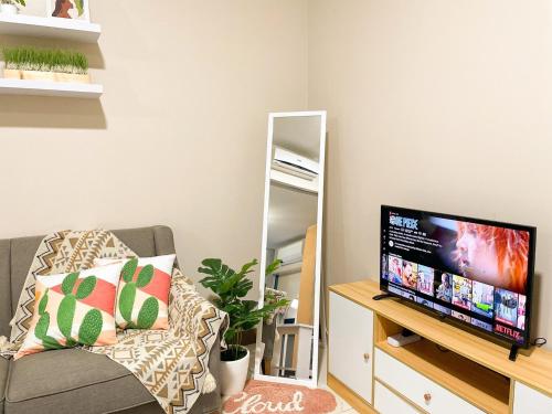 Bgc Staycation Across Uptown Mall #oursw29f