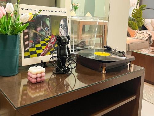 Sophisticated BGC Stay at Uptown Area #oursw30c2