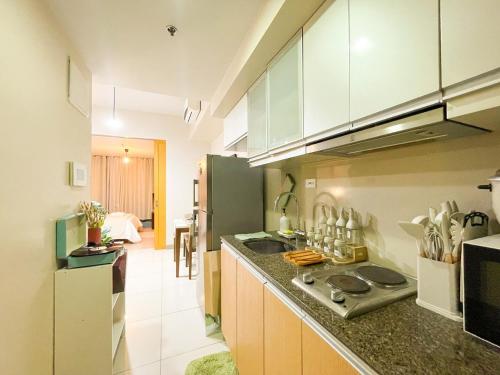 BGC Stay: Prime Condo AcrossGrand Hyatt #oursw32p