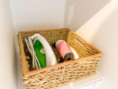 BGC Stay: Prime Condo AcrossGrand Hyatt #oursw32p