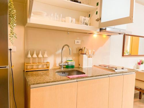 Luxury BGC Condo Across Uptown Mall #ournw19a