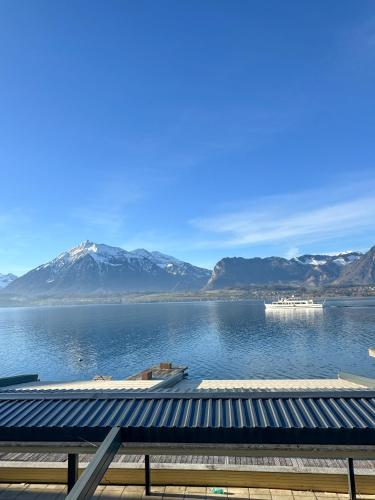 Room's at HAUS am SEE direkt am Thunersee gelegen mit SELF CHECK IN & digitaler Rezeption